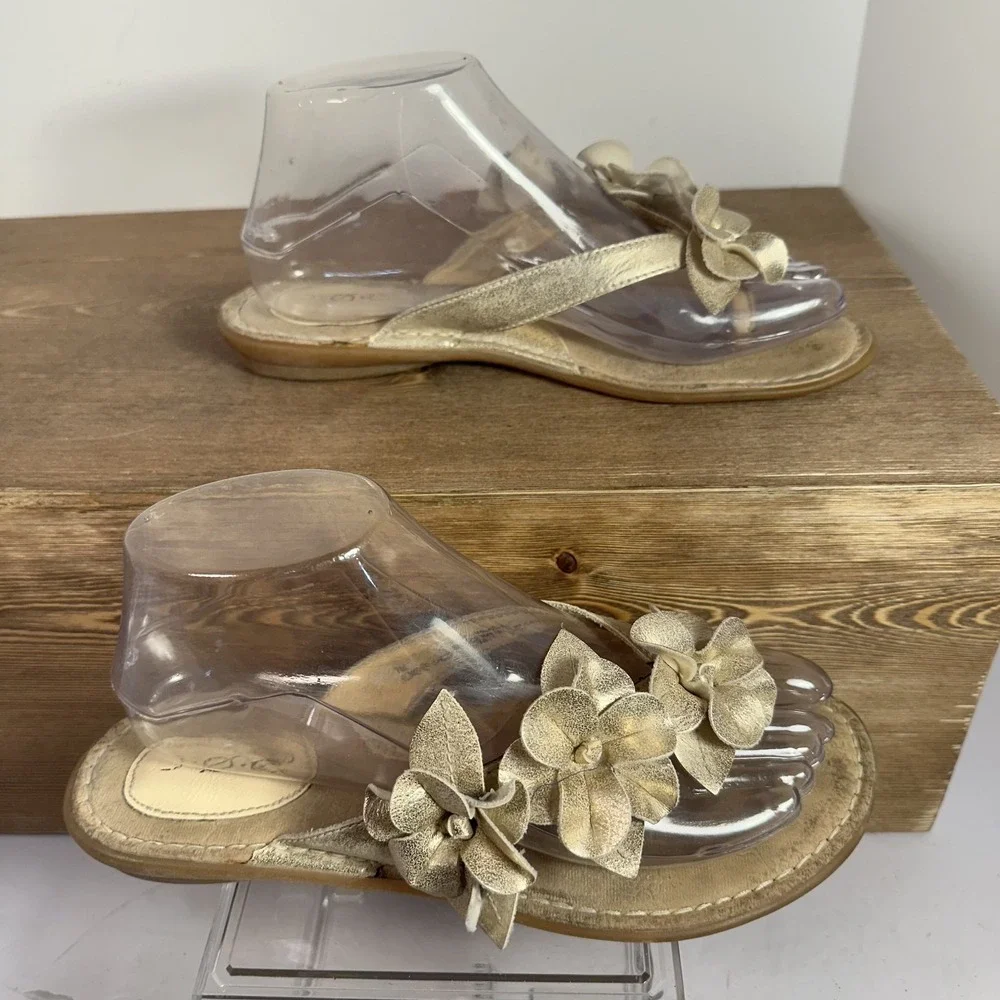 BOC Flower Applique Thong Sandals 7M Flip Flops Champagne Gold Feminine Romantic